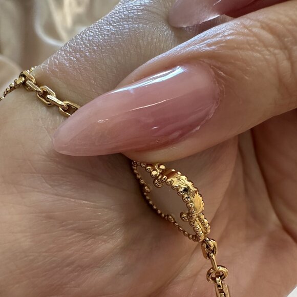 Van Cleef Mother of Pearl Vintage Alhambra 18K Gold Bracelet 5 Motifs - Picture 5 of 9